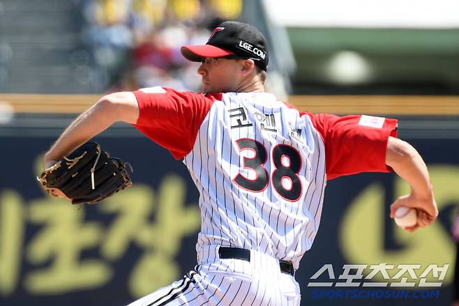 부상으로 이탈한 에르난데스 공백을 완벽히 메운 대체 선수 코엔 윈의 호투.