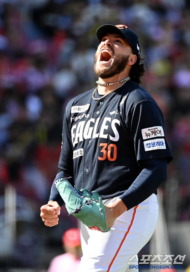6회말 투구를 무실점으로 마친 폰세가 포효하고 있다. 광주=허상욱 기자