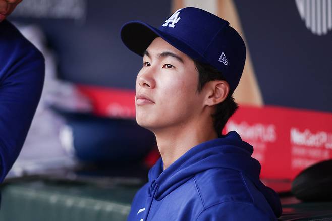 LA 다저스 김혜성이 5일(한국시각) 애틀랜타 브레이브스와의 원정경기를 앞두고 벤치에서 경기 개시를 기다리고 있다. Imagn Images연합뉴스