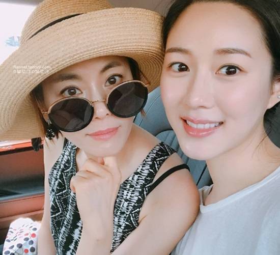 이승기는 이다인(오른쪽)과 결혼 이후 대중적 이미지에 부정적으로 비칠 것을 예상하면서도 그는 줄곧 "가족간 신뢰와 의리를 지키는 것은 인지상정"이라며 옹호했다. /이다인 SNS