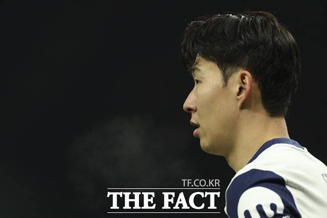토트넘의 '캡틴' 손흥민은 4일 웨스트햄과 2024~2025 EPL 32라운드 원정경기에 결장, 6경기 연속 결장 기록을 이어갔다./AP.뉴시스