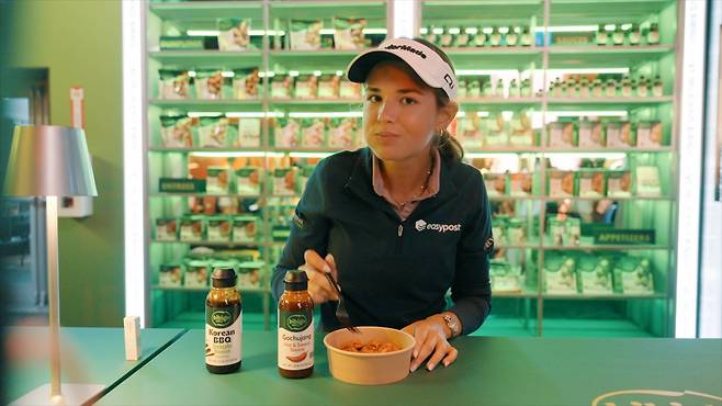 지난 1일부터 5일까지 미 텍사스 댈러스의 TPC 크레이크랜치에서 열린 PGA투어 정규대회 'THE CJ CUP BYRON NELSON(더 CJ컵)' 대회장 내에 마련된 하우스 오브 CJ(HOUSE OF CJ)에서 카이 트럼프가 한식을 즐기고 있는 모습 /CJ제일제당