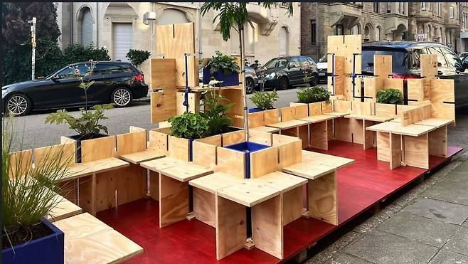 ‘카투트리(Car2Tree)’ 캠페인으로 주차장에서 시민들의 쉼터이자 녹지로 재탄생한 공간. 시민단체 ‘틸리아 e.V.’ 제공