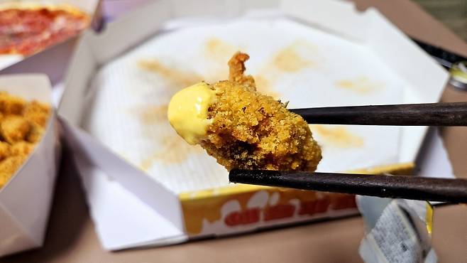 20250504_213816.jpg 저녁 아들 연습경기라 와이프 생일 기념 피자 치킨 배달ㅋㅋㅋ