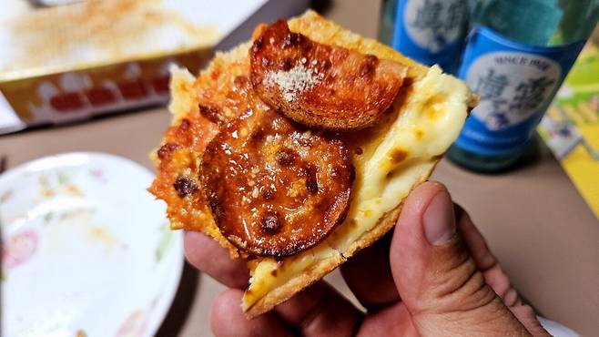 20250504_220300.jpg 저녁 아들 연습경기라 와이프 생일 기념 피자 치킨 배달ㅋㅋㅋ