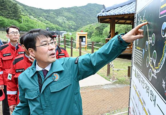 김정기 대구시장 권한대행이 5일 산불예방을 위한 현장점검에 나서고 있다 [사진=대구시]