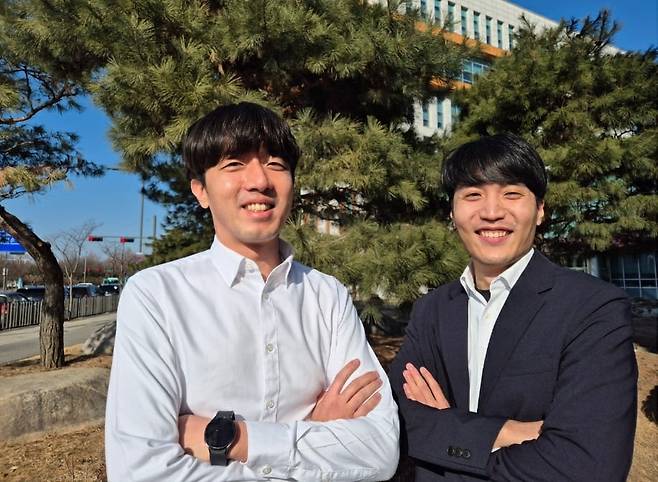 한국투자증권 우문현답팀 (왼쪽부터) 김기완 인천PB센터 대리, 권오연 동래PB센터 대리./사진=본인 제공