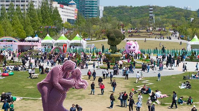고양국제꽃박람회에 방문객이 북적이고 있다. 고양국제꽃박람회 제공