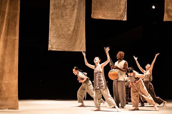 "Les Voyageurs du Lointain" (Arts Council Korea)