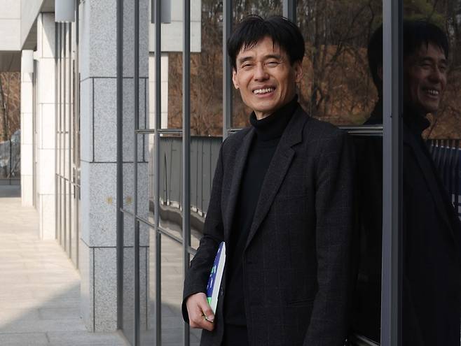 최근 서울 관악구 서울대 우석경제관에서 매일경제와 만난 김세직 서울대 경제학부 명예교수가 혁신형 인적 자원 양성을 위한 창의력 교육의 중요성을 강조하고 있다.  <한주형 기자>