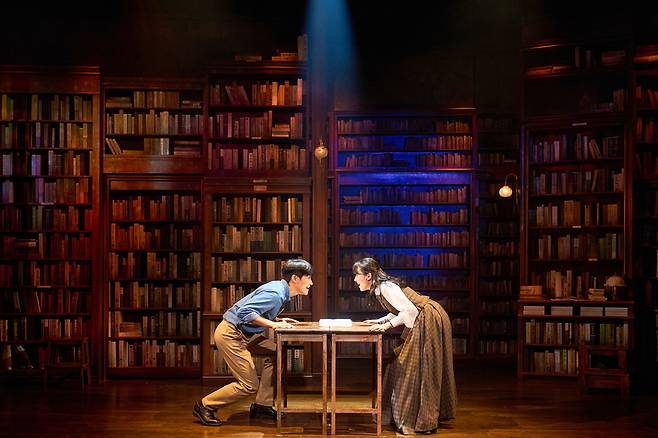 '소란스러운 나의 서림에서'의 한 장면.