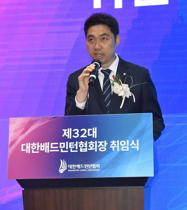 김동문 대한배드민턴협회장이 지난달 21일 서울 송파구 올림픽파크텔에서 열린 취임식에서 취임사를 하고 있다. [대한배드민턴협회 제공. 연합]