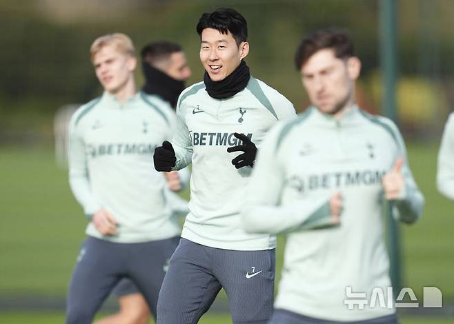 [런던=AP/뉴시스] 잉글랜드 프로축구 프리미어리그(EPL) 토트넘 홋스퍼의 손흥민. 2025. 1. 29.