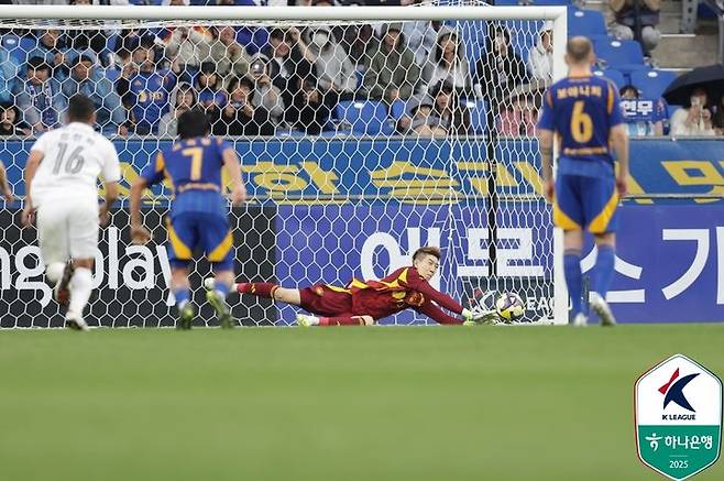 [서울=뉴시스] 프로축구 K리그1 울산 HD의 조현우. (사진=한국프로축구연맹 제공) *재판매 및 DB 금지