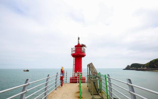 덕적도 북리등대 전경. 사진제공=인천 섬포털