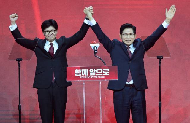 한동훈(왼쪽)·김문수 국민의힘 대선 후보. 서울경제DB