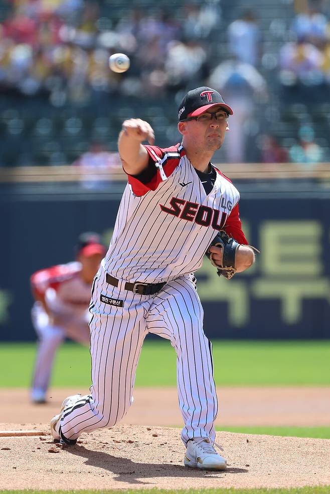 ▲ 호주에서 온 보물일까. LG가 엘리에이저 에르난데스의 부상 대체 선수로 영입한 코엔 윈이 KBO리그 데뷔전에서 6이닝 3실점 퀄리티스타트로 선발승을 거뒀다. ⓒ LG 트윈스