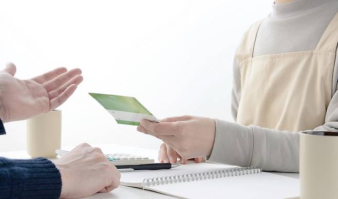 가정주부도 노후를 대비해야 한다. 배우자의 소득이 사라지거나 배우자를 잃을 가능성이 있어서다.[사진 | 게티이미지뱅크]