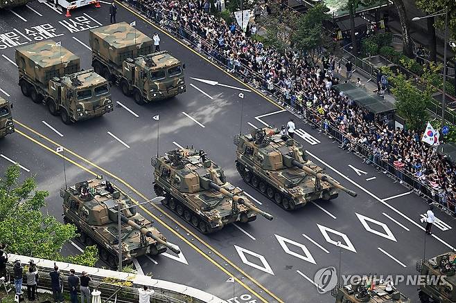 시가지 행진하는 K-9 자주포 [연합뉴스 자료사진. 재판매 및 DB 금지]