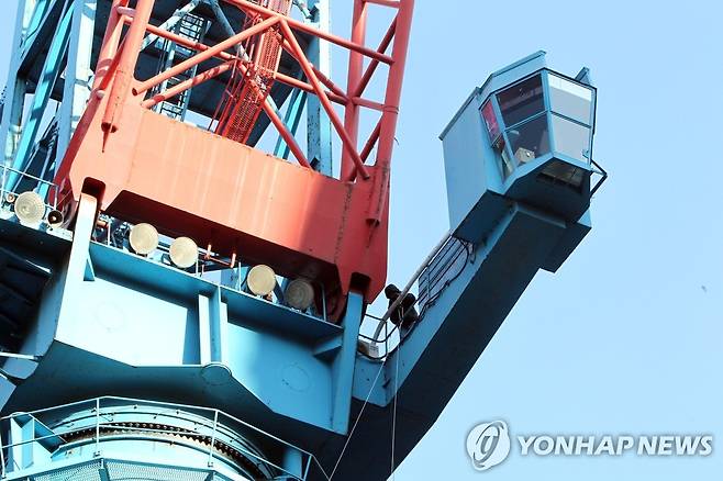 2011년 한진重 크레인 위 고공농성 [연합뉴스 자료사진]