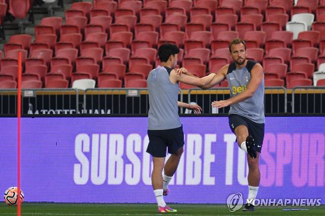 함께 훈련하던 손흥민과 케인 [신화=연합뉴스]