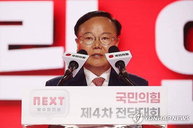 김문수 대선 후보 김재원 비서실장 [연합뉴스 자료사진]