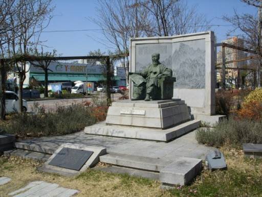 의재 허백련 동상(광주광역시 동구 학동 삼거리)