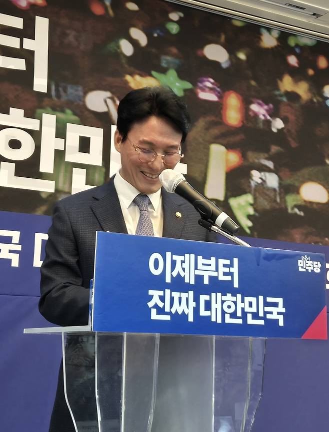 더불어민주당 김민석 수석최고위원이 6일 대구 중구 민주당 대구시당 김대중홀에서 열린 ‘진짜대한민국 대구시당 선대위원회 제1차 회의’에 참석해 발언하고 있다. /장은희기자