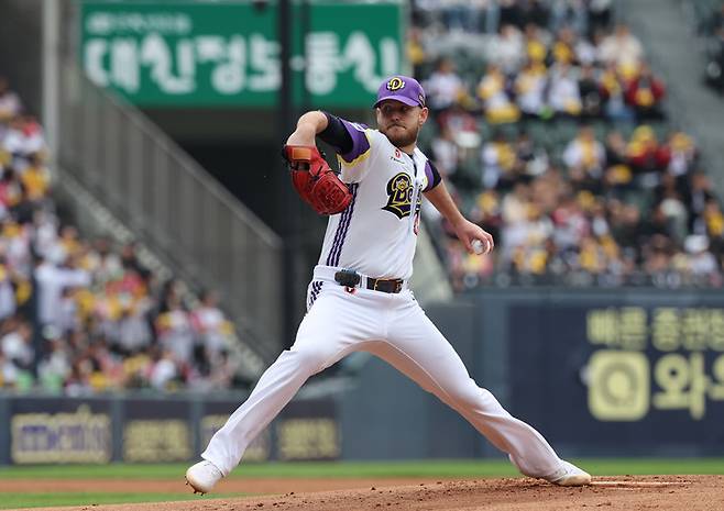 5일 LG와 경기에 선발 등판한 두산 콜 어빈