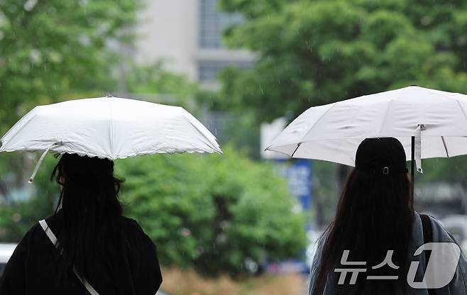 6일 대구와 경북지역은 가끔 비가 내리는 가운데 낮 기온 17도 안팎의 분포를 보이겠다. 뉴스1 ⓒ News1 자료 사진