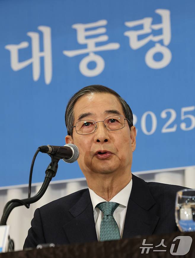 한덕수 무소속 대통령선거 예비후보가 6일 서울 중구 코리아나호텔에서 열린 관훈토론회에서 질의에 답변하고 있다. 2025.5.6/뉴스1 ⓒ News1 국회사진취재단