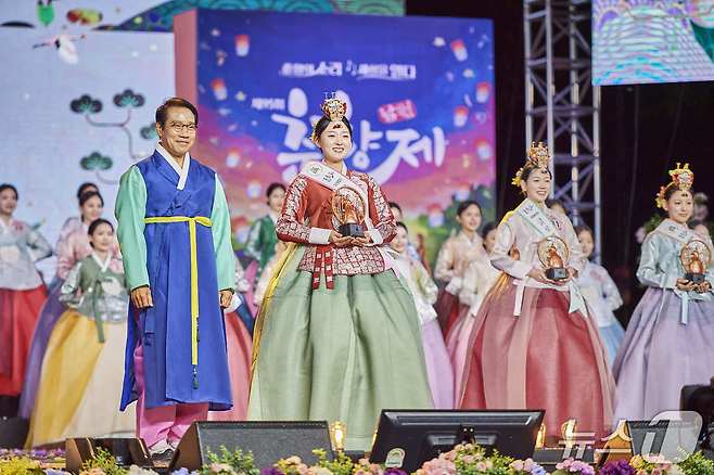 지난 1일 열린 남원 춘향제의 백미 '글로벌 춘향선발대회'에서 강원 출신 김도연씨(20)가 춘향 진에 오르며 대한민국 대표 미인으로 선발됐다.(남원시 제공. 재판매 및 DB금지)/뉴스1