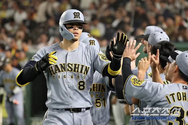 9회 시즌 11호 3점 홈런을 터트린 한신 4번 타자 사토. 센트럴리그 홈런, 타점 1위다. 사진캡처=한신 타이거즈 SNS