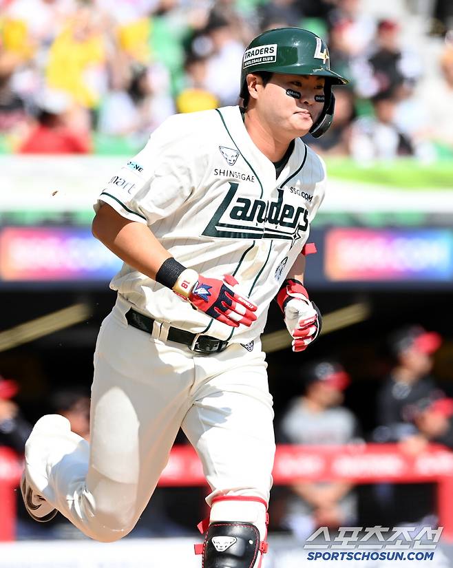 20일 인천SSG랜더스필드에서 열린 SSG와 LG의 경기, 3회말 1사 3루 SSG 고명준이 1타점 적시타를 치고 있다. 인천=허상욱 기자wook@sportschosun.com/2025.04.20/