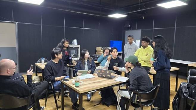 한-프랑스 인터랙티브 다큐멘터리 공동제작 프로젝트를 진행하고 있는 프로젝트팀. 동의대 제공