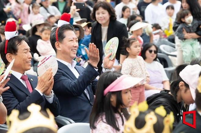 김장호 구미시장(왼쪽 두번째) 박교상구미시의회의장(왼쪽 첫번째)이 103회 어린날 동락공원 행사장에 참석했다.