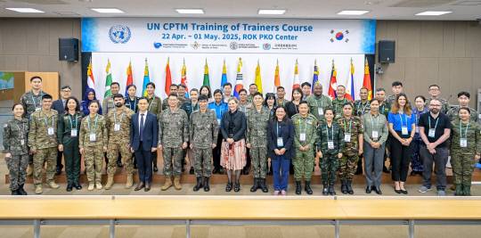 국방대학교 유엔 파병 전 핵심과목(CPTM) 교관화 과정 개회식 기념촬영 모습. 국방대학교 제공