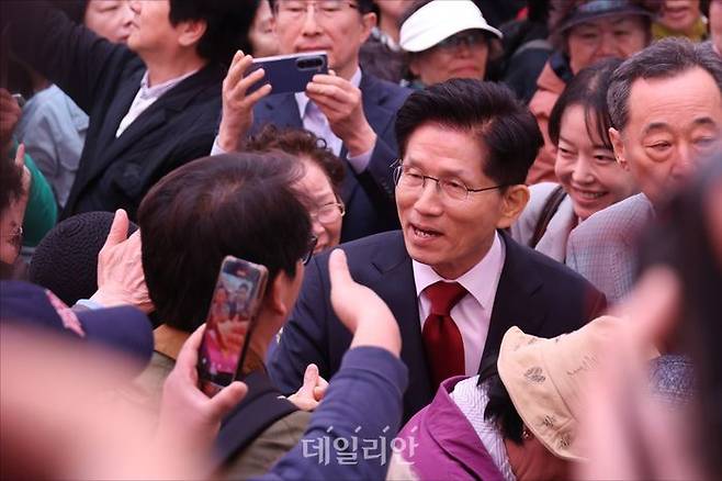 김문수 국민의힘 대선 후보가 5일 오전 서울 종로구 조계사에서 열린 부처님오신날 봉축법요식에 참석하고 있다. ⓒ데일리안 홍금표 기자