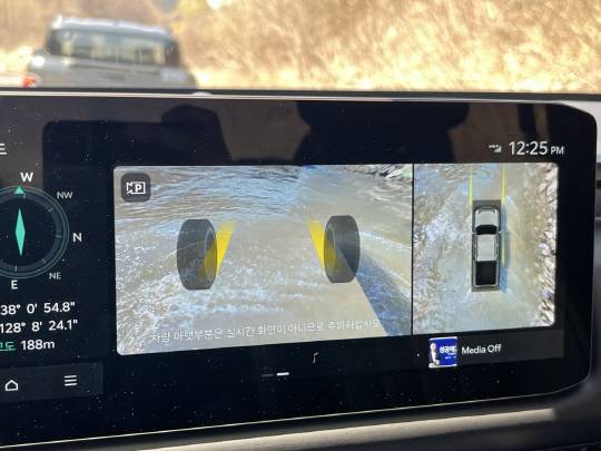 기아 타스만 오프로드 전용 디스플레이 화면. 장우진 기자