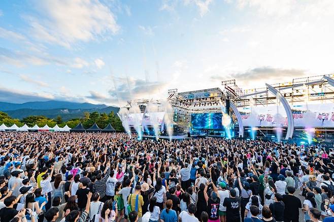 지난해 강원도 속초에서 열린 'GS25 뮤직 앤드 비어페스티벌' 현장. GS리테일 제공