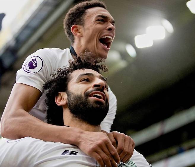 6일 자신의 SNS를 통해 아놀드를 향한 작별 인사를 건넨 살라(아래). 사진=살라 SNS