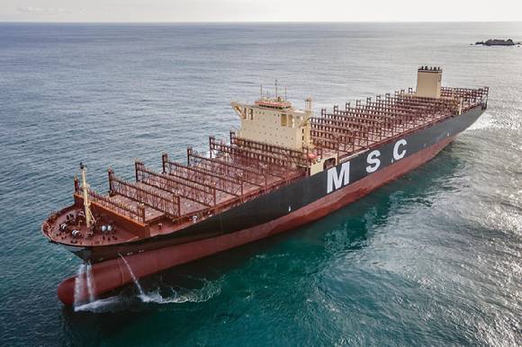 HD한국조선해양이 지난 2024년 건조해 인도한 초대형 LNG 이중연료추진 컨테이너 운반선의 시운전 모습. [사진=HD한국조선해양]