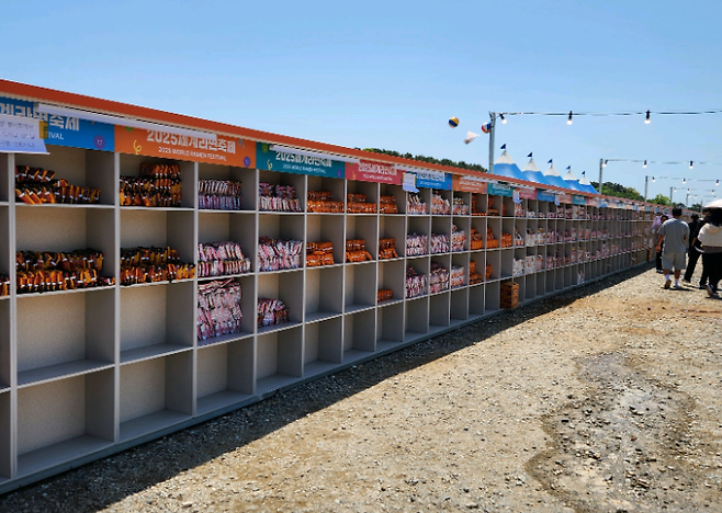 2025 세계라면축제 후기 게시글에 함께 올라온 사진 (사진, 'N'포털사이트 축제 후기 갈무리)