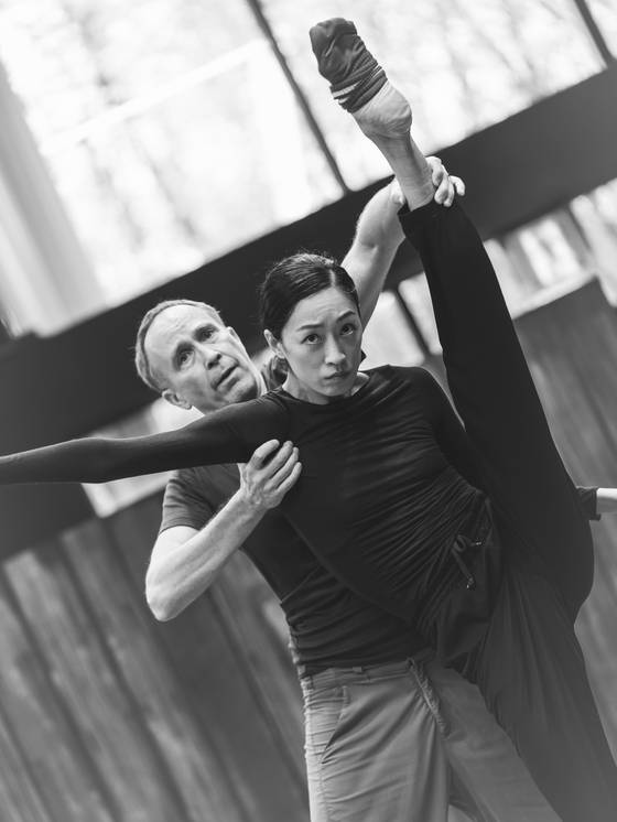 이상은이 요한 잉거의 컨템포러리 발레 ‘워킹매드’를 연습하고 있다. [사진 세종문화회관]