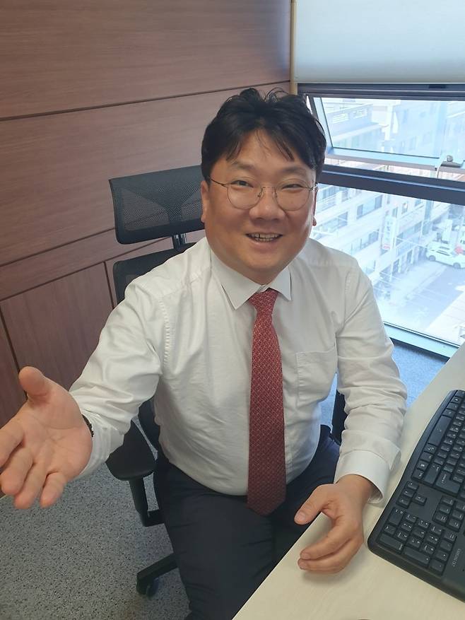 이진삼 이사가 올해 영업 전략을 설명하고 있다. 윤현주 기자