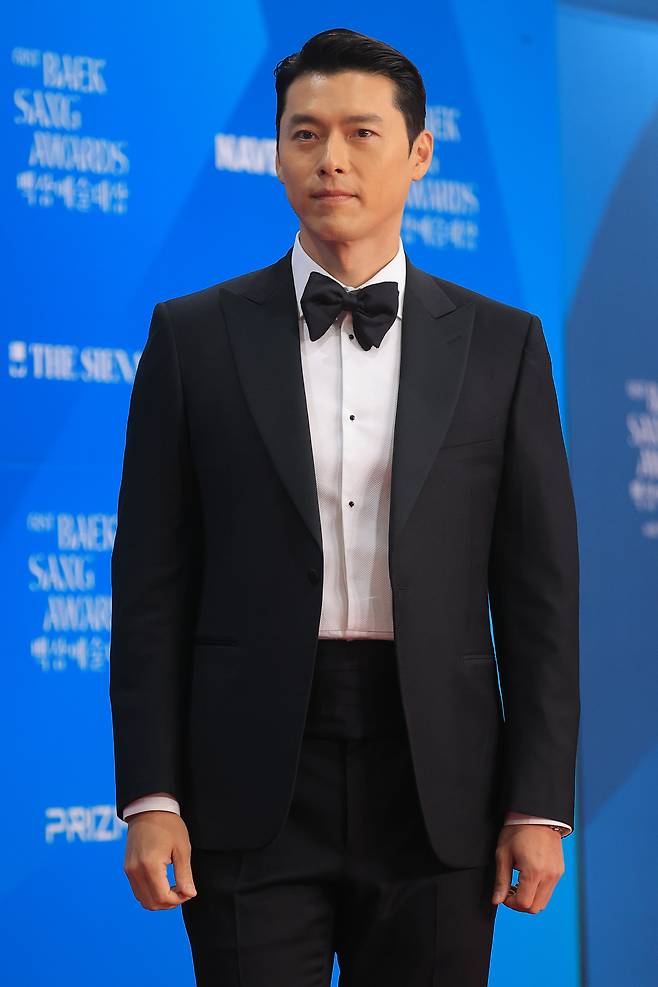 Hyun Bin, star of "Harbin," poses for a photo on the red carpet at the ceremony held Monday at Coex in Seoul. (Yonhap)