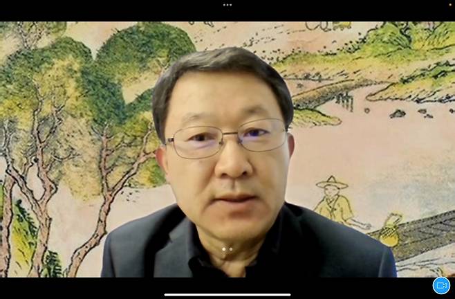 옥성득 교수가 지난 3일 줌(Zoom) 미팅을 통해 '지도와 사진으로 본 서울의 종교공간의 변화'를 주제로 발표하고 있다. 줌미팅 캡처