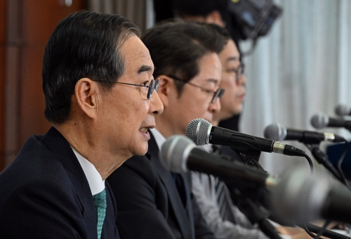 한덕수 무소속 대통령선거 예비후보가 6일 서울 중구 코리아나호텔에서 열린 관훈토론회에서 기조연설을 하고 있다. [사진 출처 = 연합뉴스]