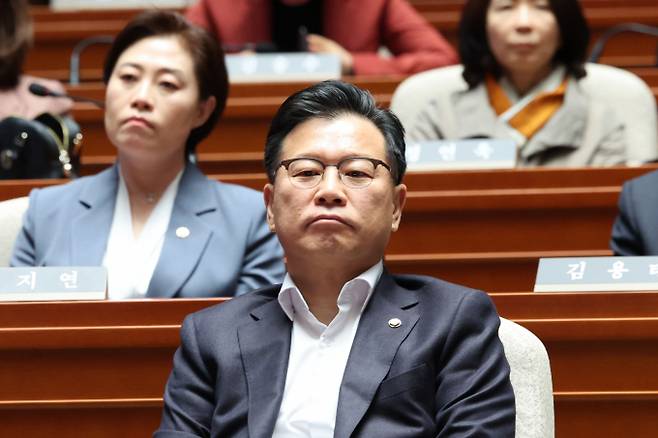 이양수 국민의힘 사무총장이 "당 단일화추진본부가 6일 오전 10시에 1차 회의를 열고자 했지만 김문수 국민의힘 대선 후보 측이 불참해 회의가 열리지 않았다"고 밝혔다. 사진은 이 사무총장이 지난 5일 서울 여의도 국회에서 열린 의원총회에 참석해 권성동 원내대표의 발언을 경청하던 모습. /사진=뉴시스