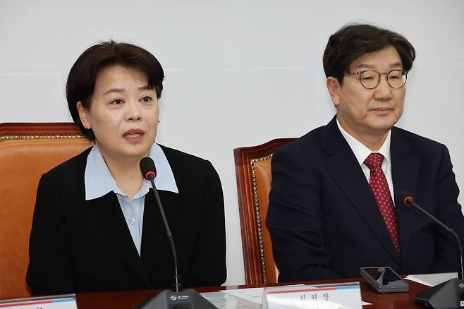윤희숙 여의도연구원 원장(왼쪽)과 권성동 국민의힘 원내대표. [연합]